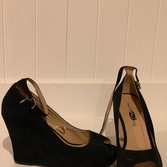 Shoes - Picture 2 of 5